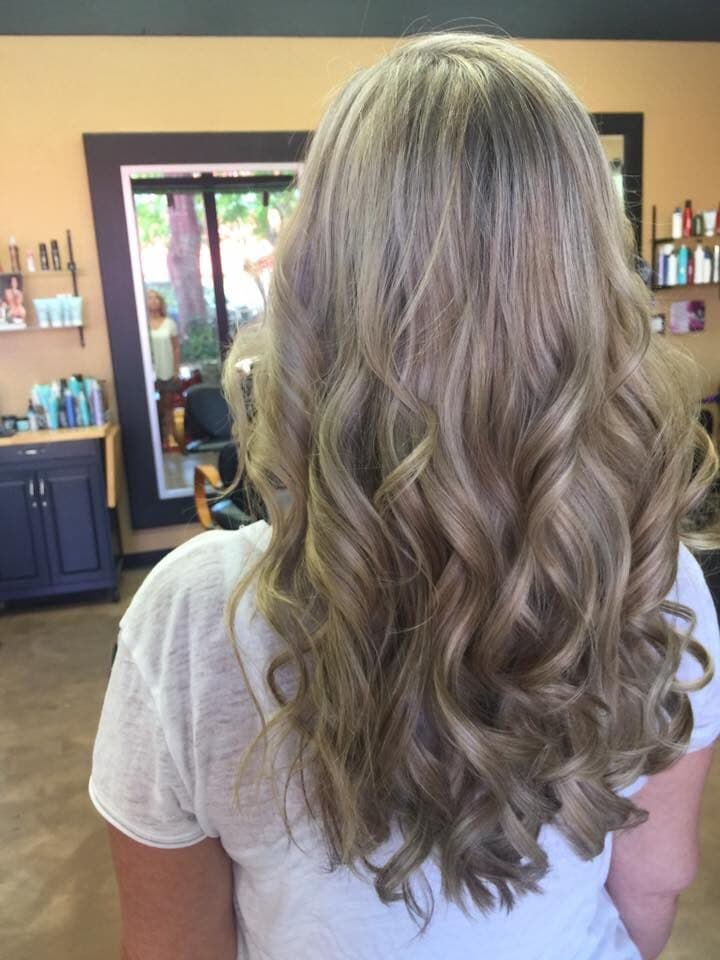Glossy long wavy brunette blowout